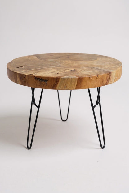Table basse en bois – table d’appoint – avec trois pieds en métal – ronde en teck – 60x60x43 cm