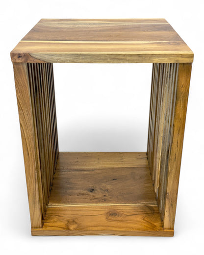 Table d'appoint en teck - table basse tabouret en bois - fabriquée à la main en bois massif - cube en lattes de bois - 45x35x40 cm