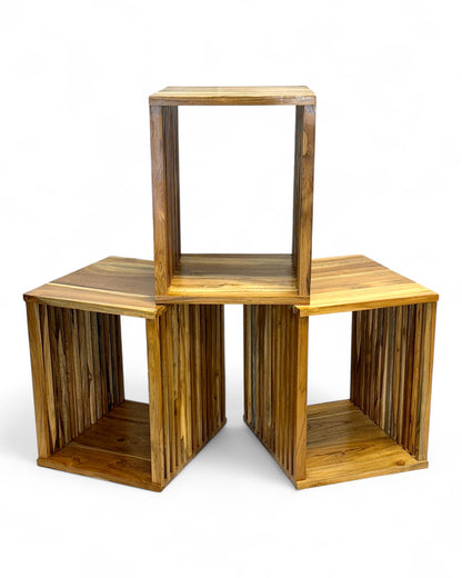 Table d'appoint en teck - table basse tabouret en bois - fabriquée à la main en bois massif - cube en lattes de bois - 45x35x40 cm