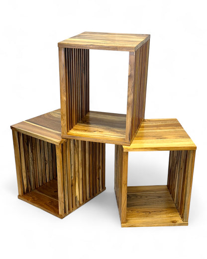 Table d'appoint en teck - table basse tabouret en bois - fabriquée à la main en bois massif - cube en lattes de bois - 45x35x40 cm