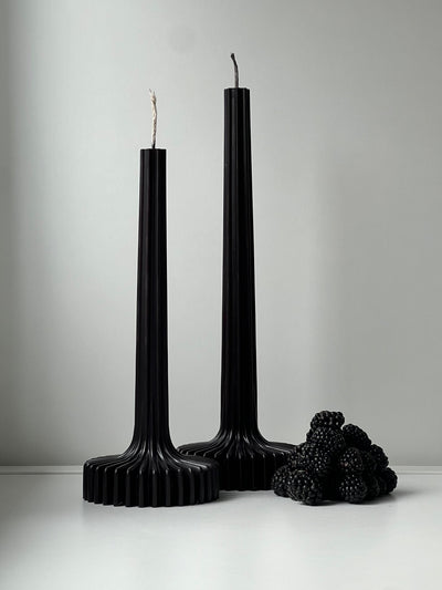 Bougie en cire d'abeille BERLIN – Noire – Coulée à la main – Pour salon et décoration – 2 tailles
