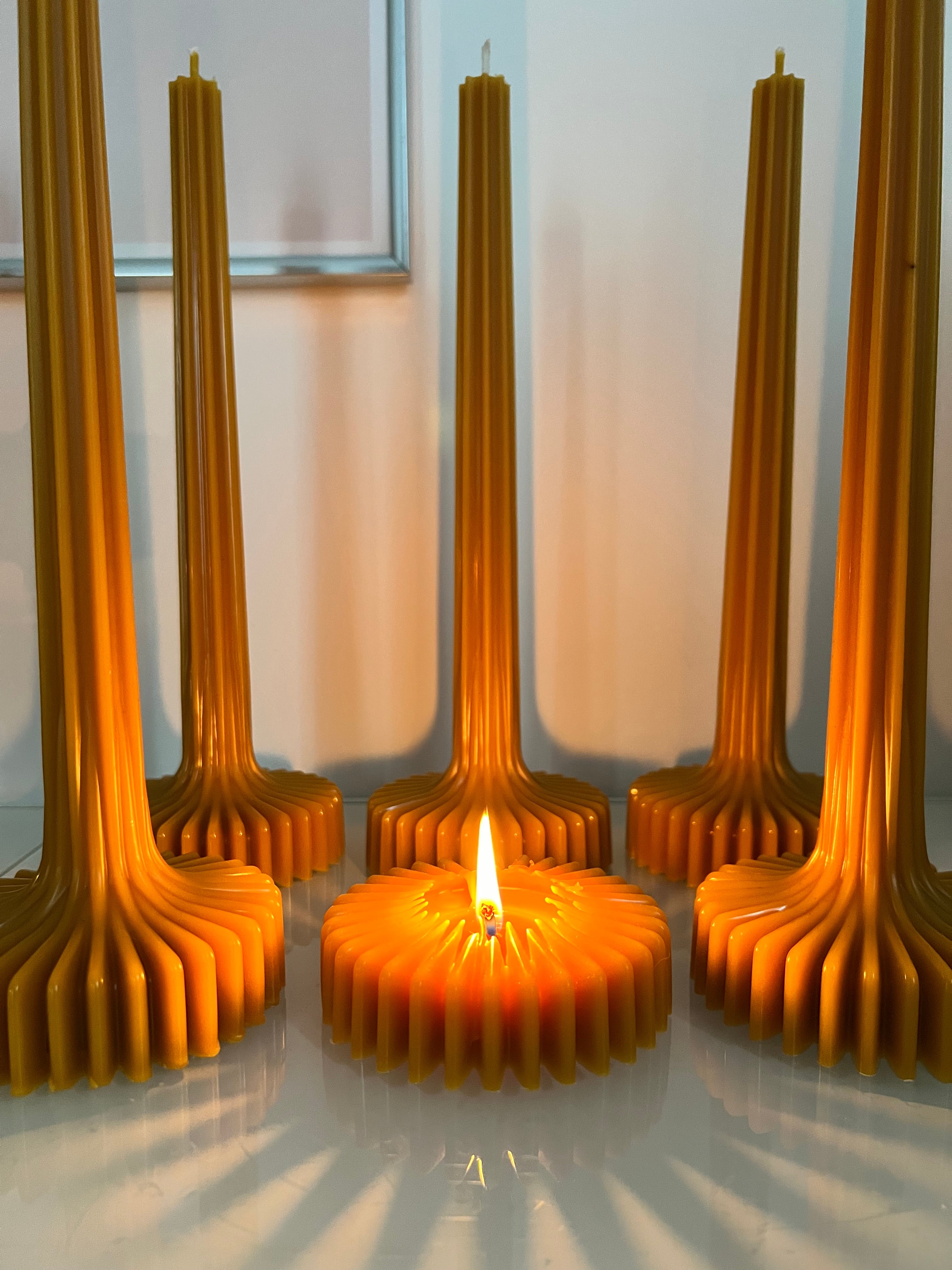 Beeswax candle BERLIN – Original beeswax – Hand-poured – For living rooms &amp; decoration – 2 sizes