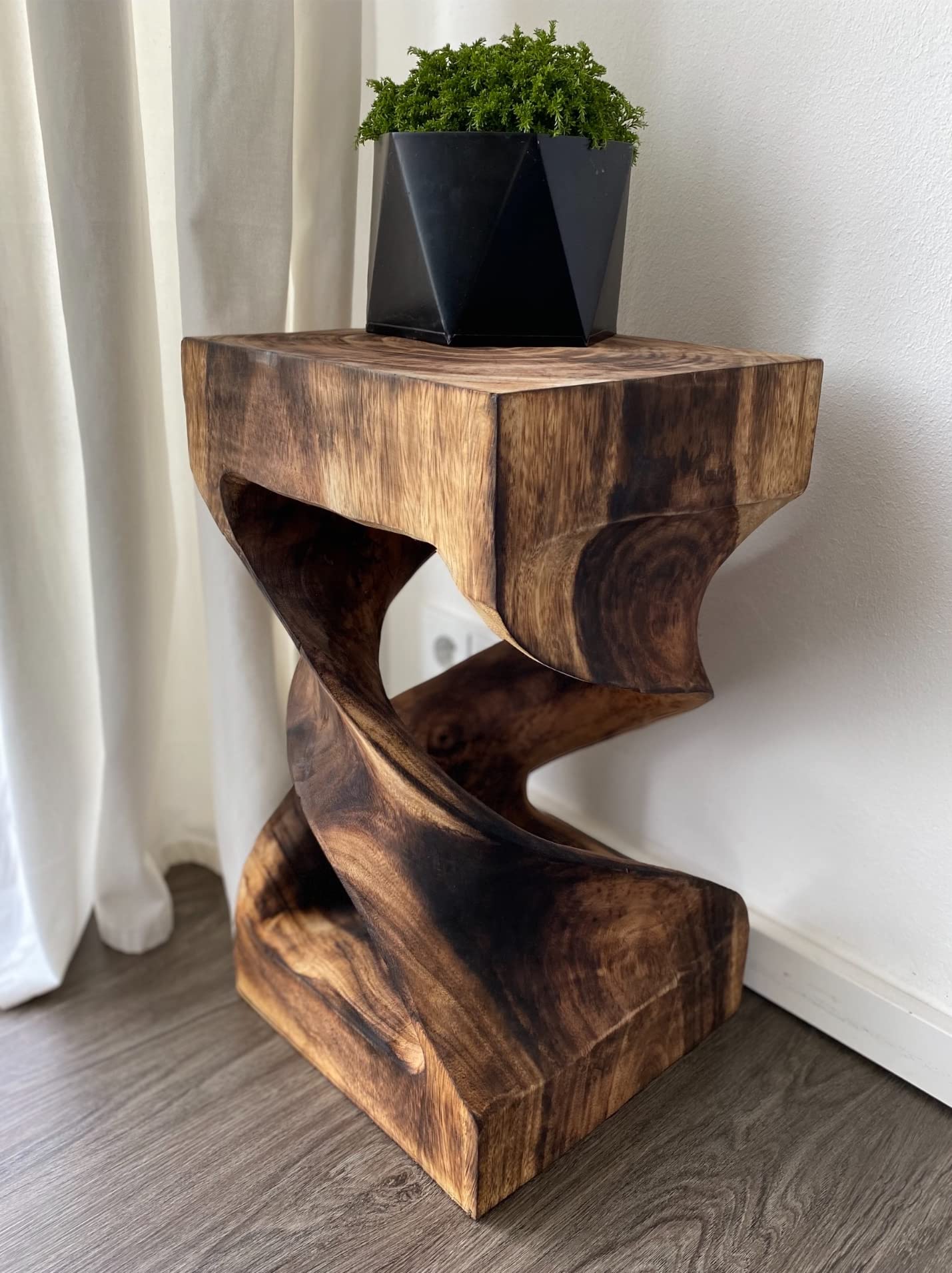 Table d'appoint en bois - table basse tabouret en bois - flammée artisanalement - tournée en bois de Suar massif - 50x28x28 cm 